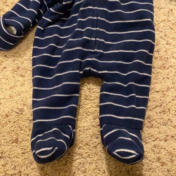 Excellent Condition Old Navy super warm and cozy hooded one piece for 0-3M - Picture 5 of 7
